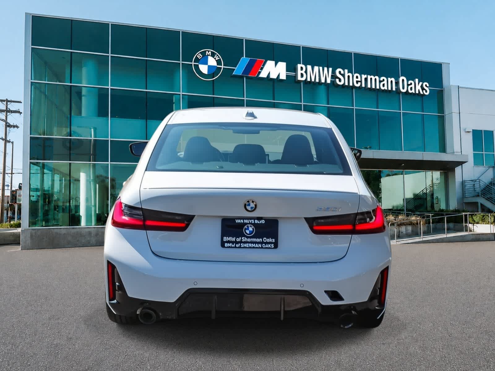 New 2026 BMW 330i Sedan w/ M Sport Package RWD image 5