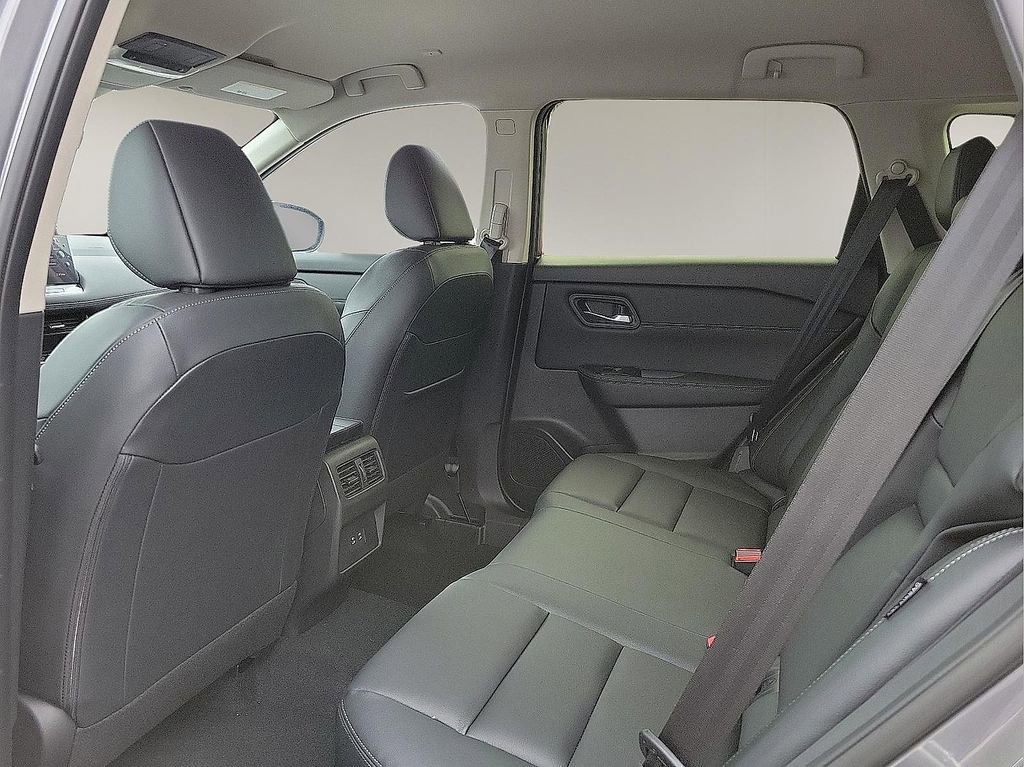 Used 2025 Nissan Rogue SL image 9