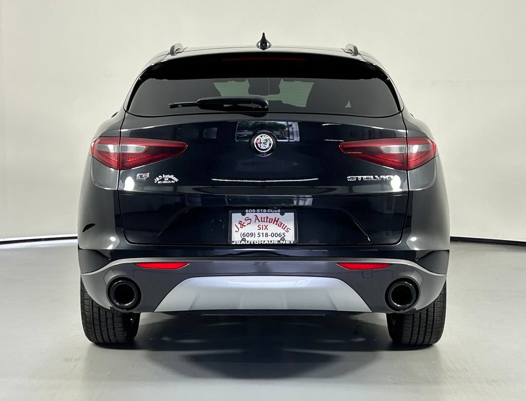 Used 2023 Alfa Romeo Stelvio Ti AWD/4WD image 6