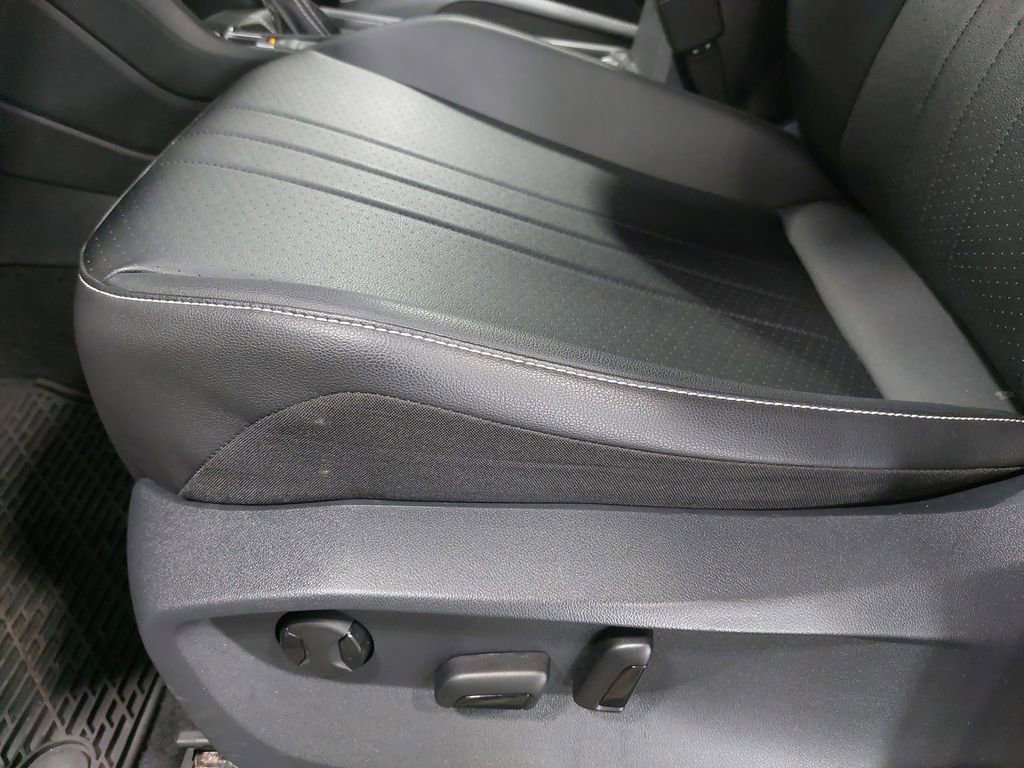 Used 2022 Volkswagen Tiguan SE image 29