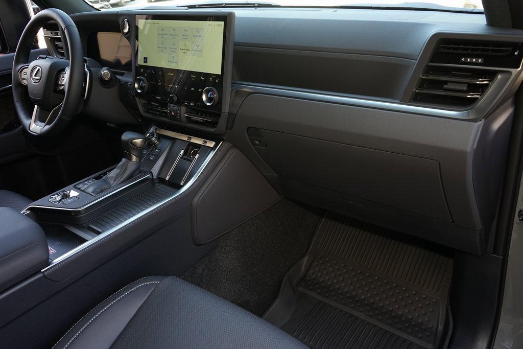 Used 2025 Lexus GX 550 image 12
