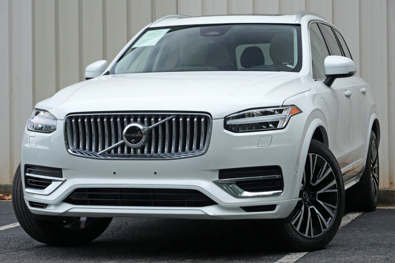 Used 2025 Volvo XC90 T8 Plus AWD/4WD image 3