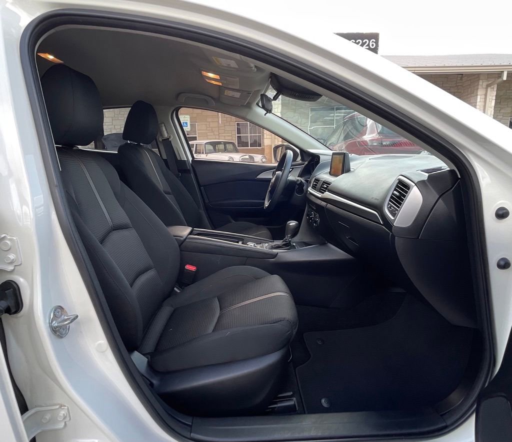 Used 2018 MAZDA MAZDA3 Sport w/ Preferred Equipment Package FWD image 30