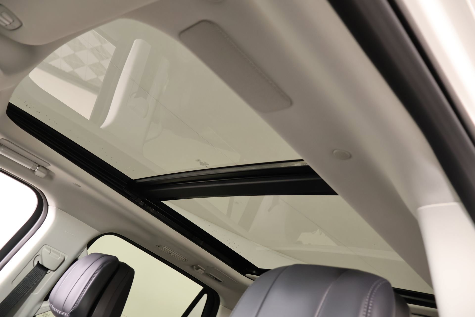 New 2025 Lincoln Navigator Reserve AWD/4WD image 17