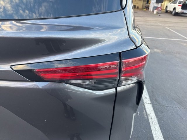 Used 2025 Toyota Sienna Limited image 16