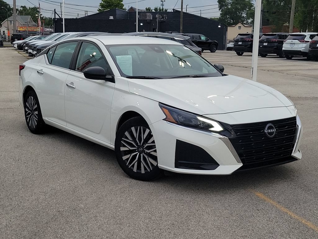 Used 2025 Nissan Altima 2.5 SV FWD image 1