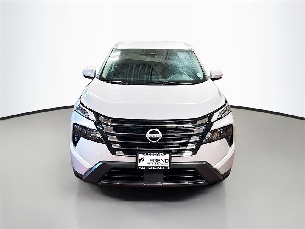 Used 2024 Nissan Rogue SV image 2