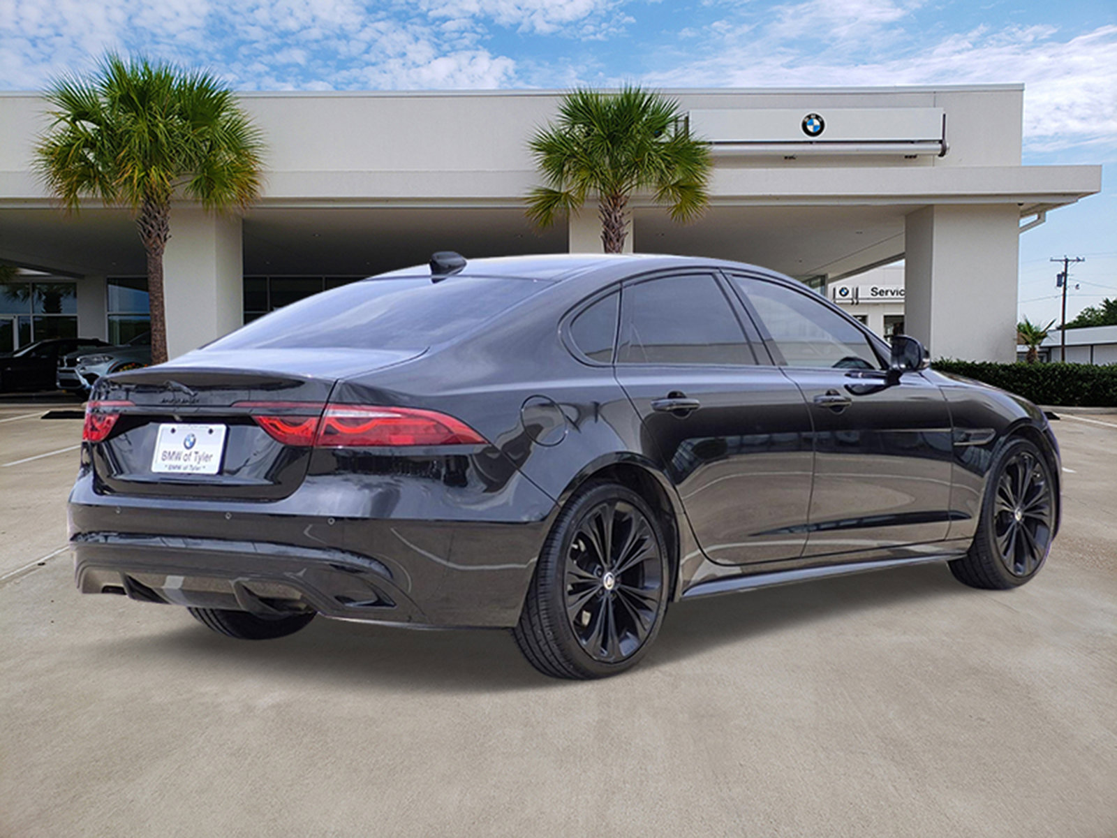 Used 2024 Jaguar XF R-Dynamic SE RWD image 4