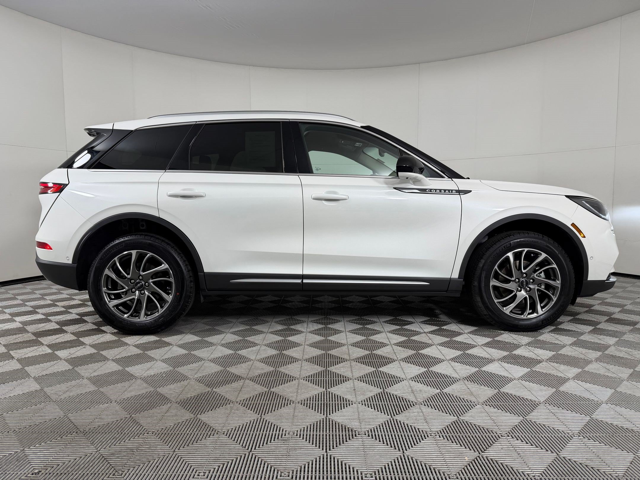 Used 2022 Lincoln Corsair AWD w/ Equipment Group 101A image 7
