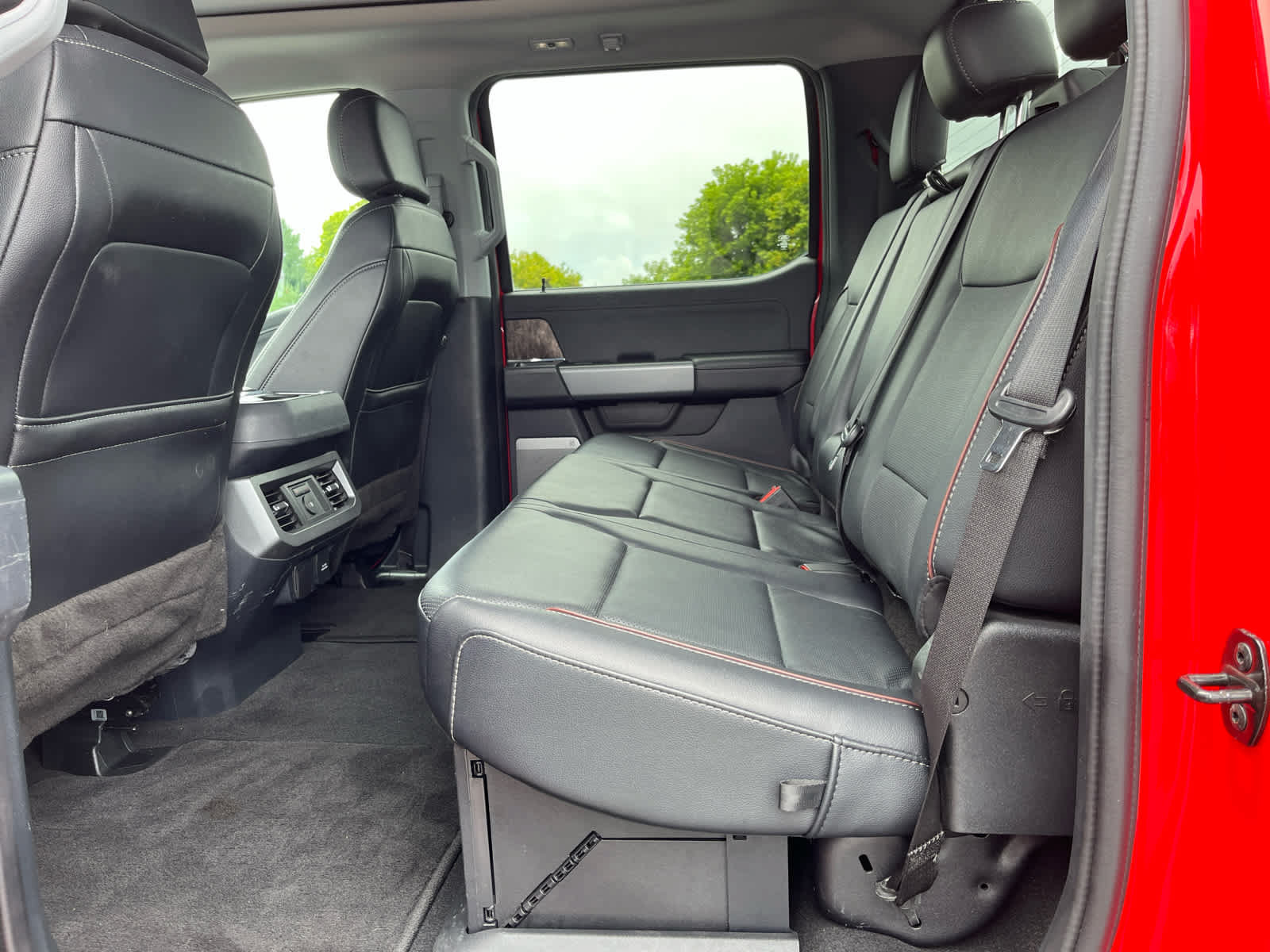 Used 2023 Ford F250 Lariat w/ Tremor Off-Road Package AWD/4WD image 24