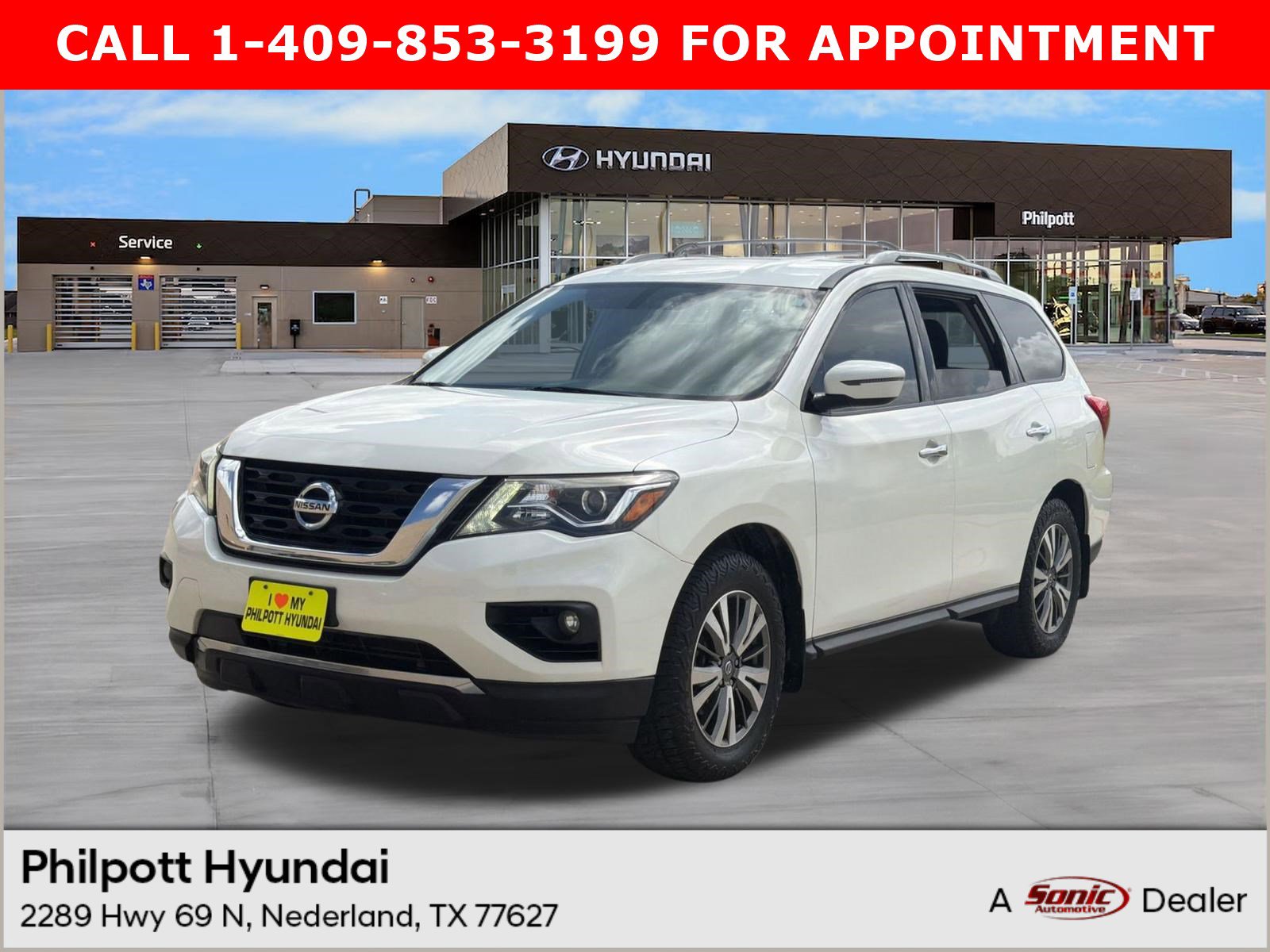 Used 2019 Nissan Pathfinder SV image 1