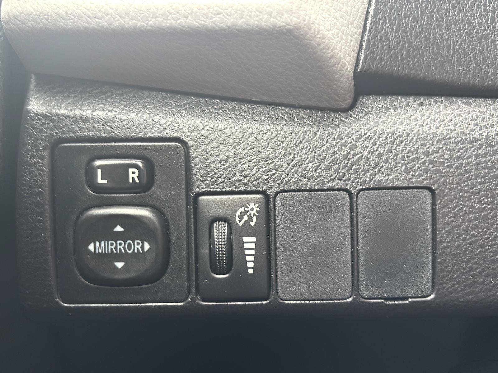 Used 2016 Toyota Corolla LE FWD image 11