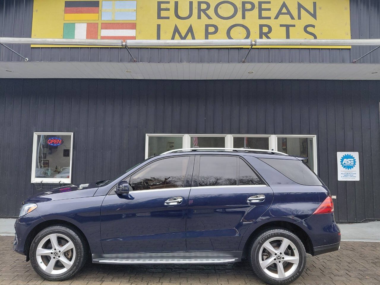 Used 2018 Mercedes-Benz GLE 350 4MATIC w/ Premium 2 Package image 1