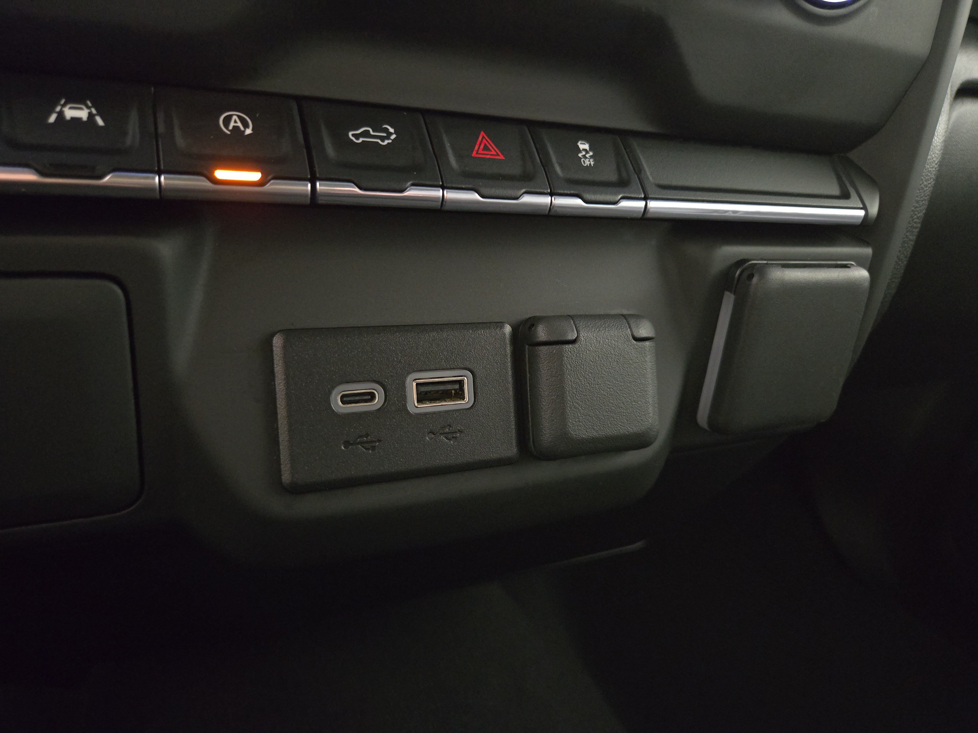 Certified 2024 Chevrolet Silverado 1500 Custom w/ LPO, Dark Essentials Package AWD/4WD image 26