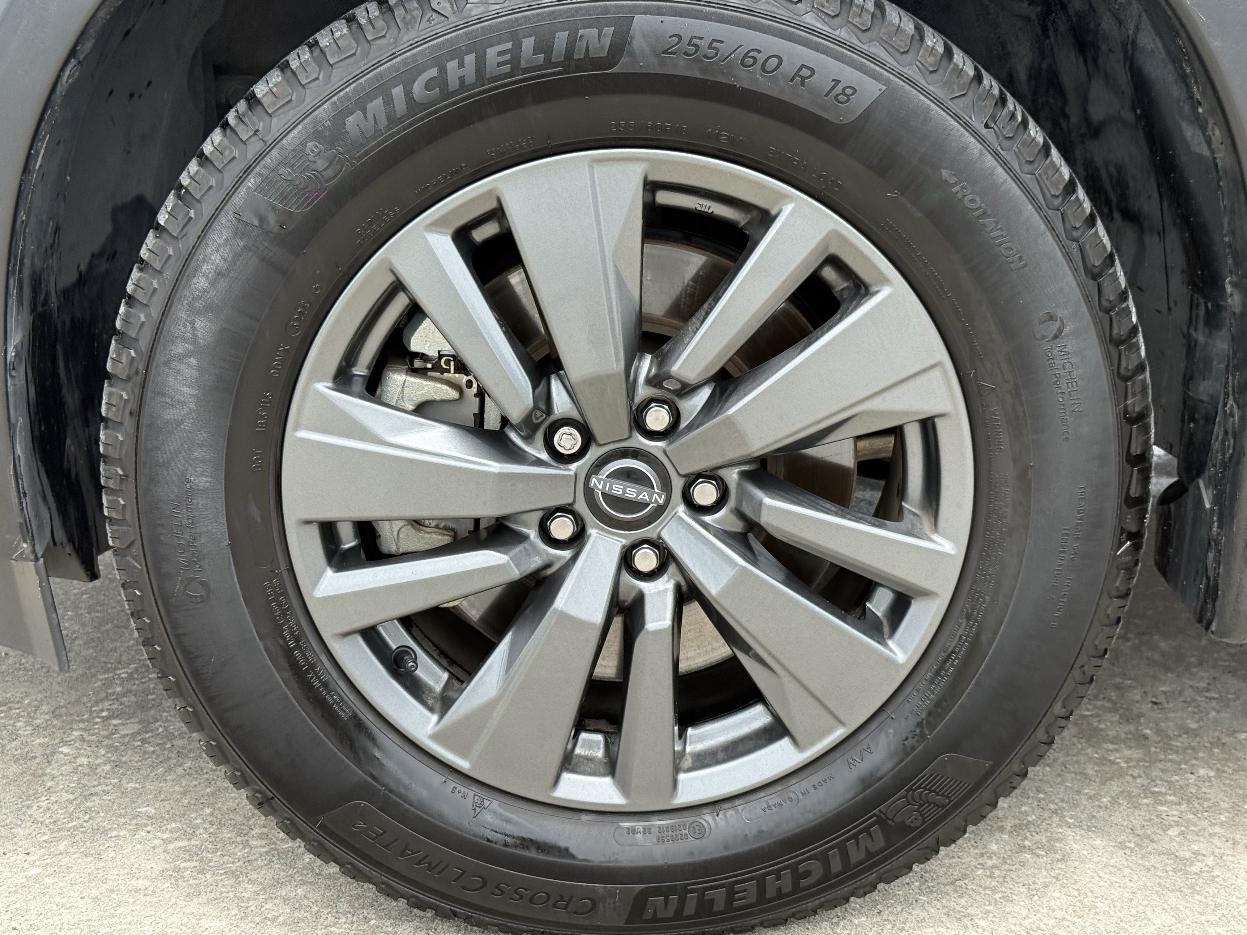 Used 2024 Nissan Pathfinder SV w/ Black Appearance Package FWD image 12