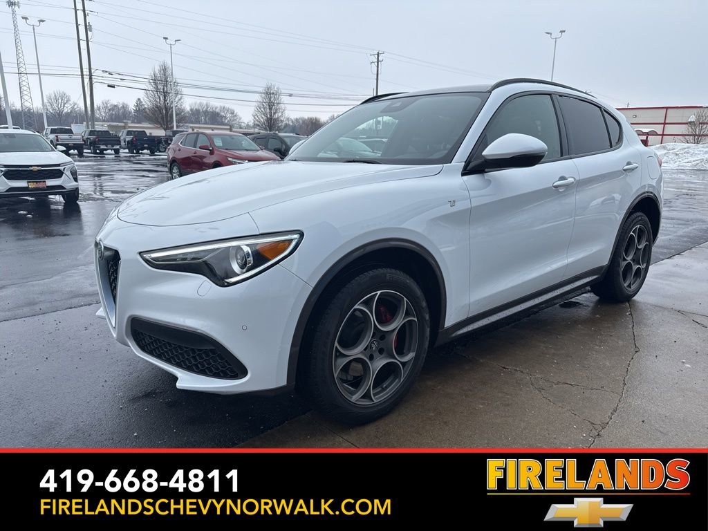 Used 2022 Alfa Romeo Stelvio Ti image 3