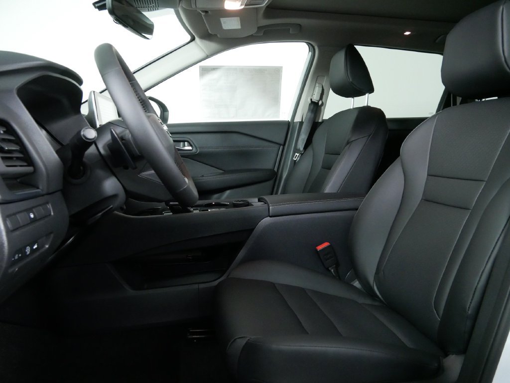 New 2026 Nissan Rogue Dark Armor AWD/4WD image 13
