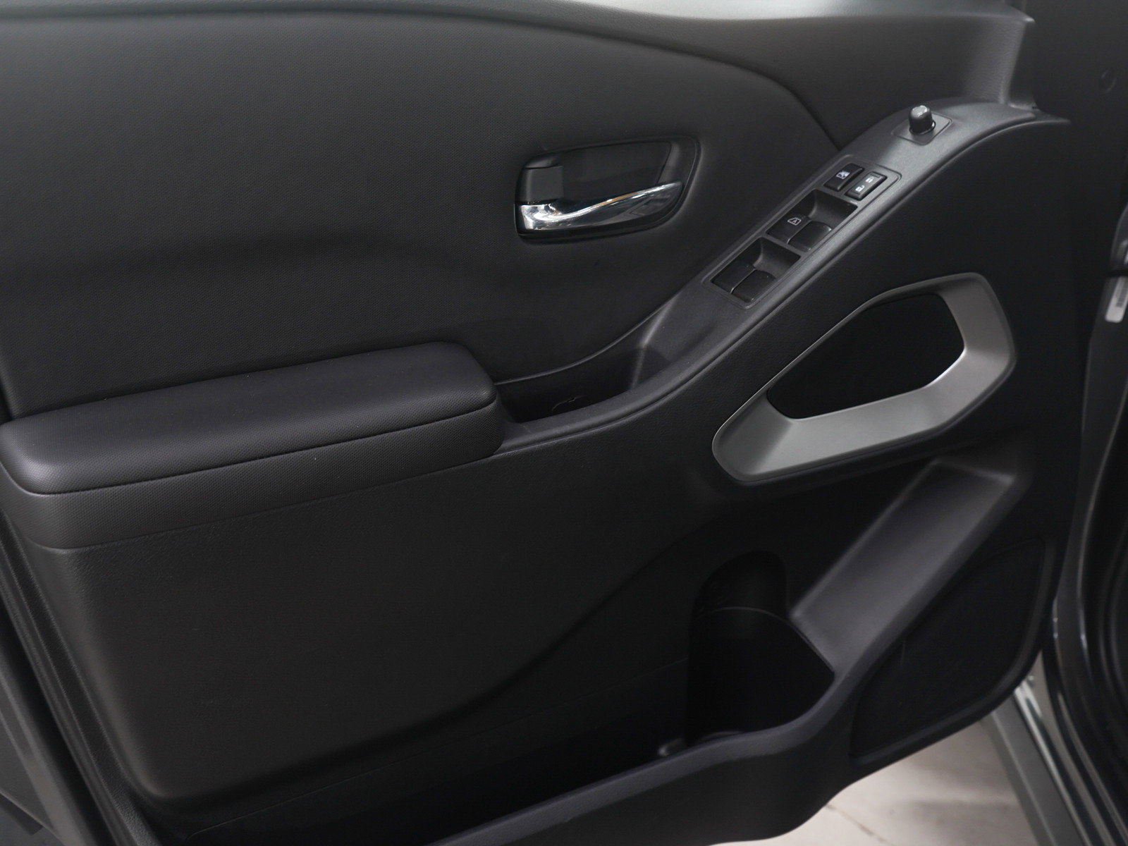 Used 2023 Nissan Frontier SV w/ SV Convenience Package image 16