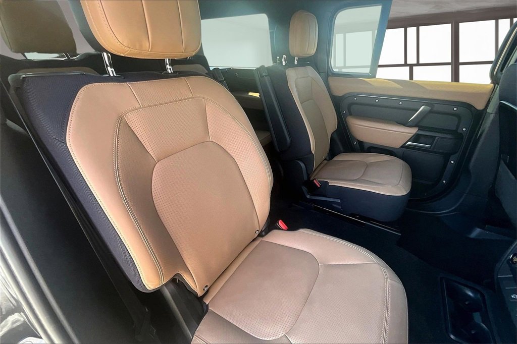 Used 2025 Land Rover Defender 130 V8 image 28