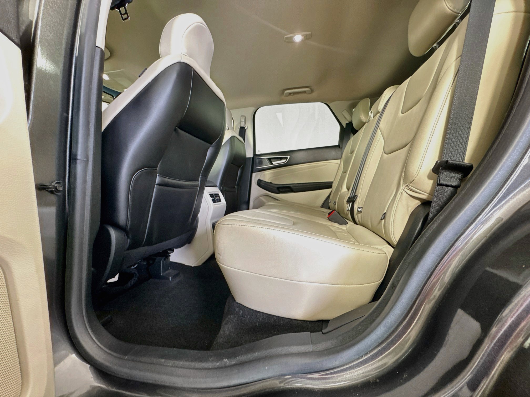 Used 2019 Ford Edge Titanium w/ Cold Weather Package AWD/4WD image 24