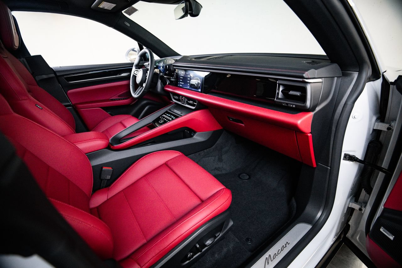 New 2026 Porsche Macan Electric RWD image 28