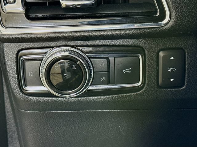 Used 2018 Lincoln Navigator L Select RWD image 11
