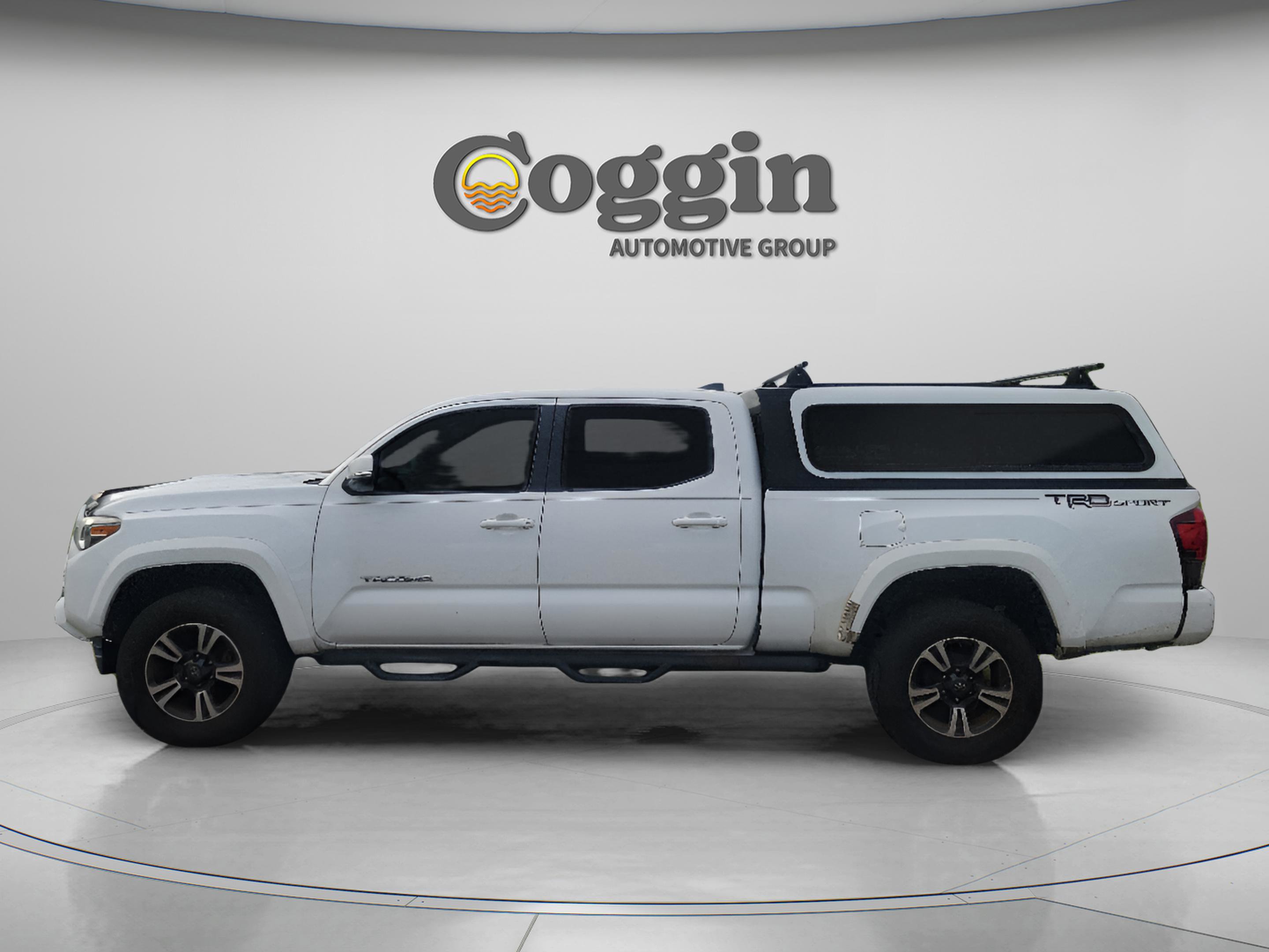 Used 2018 Toyota Tacoma TRD Sport RWD image 2