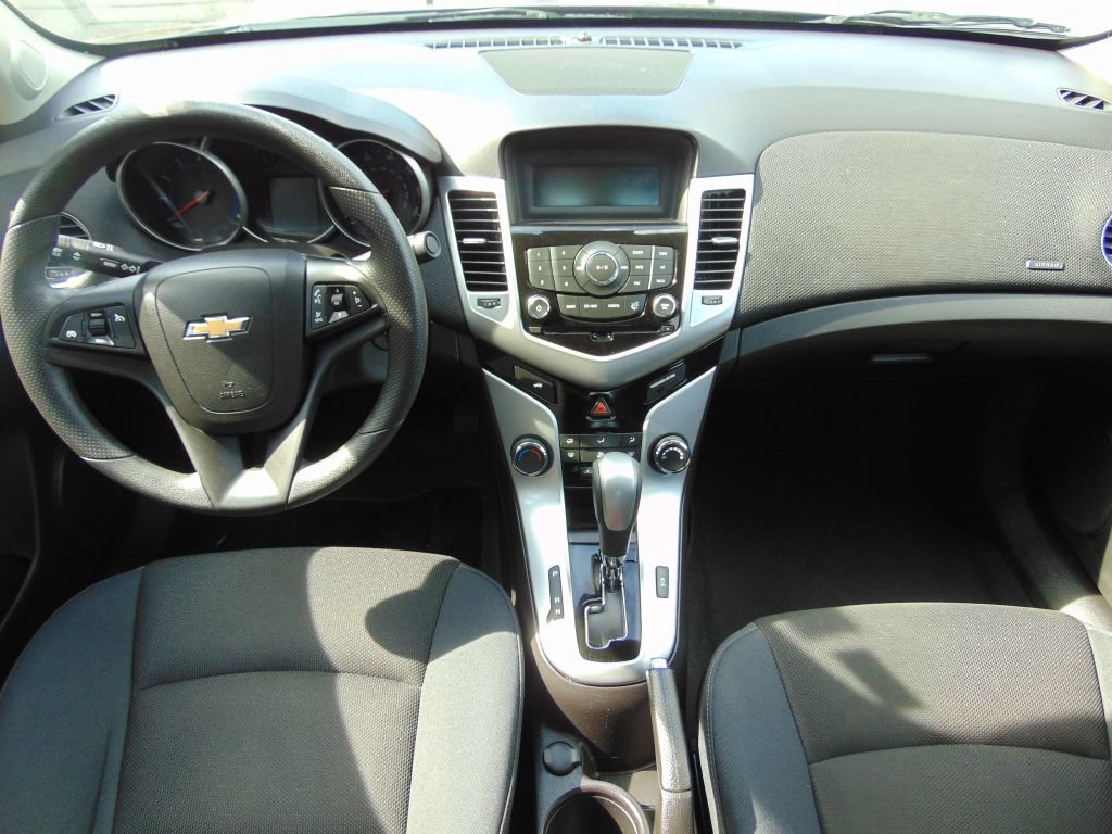 Used 2016 Chevrolet Cruze LT FWD image 17