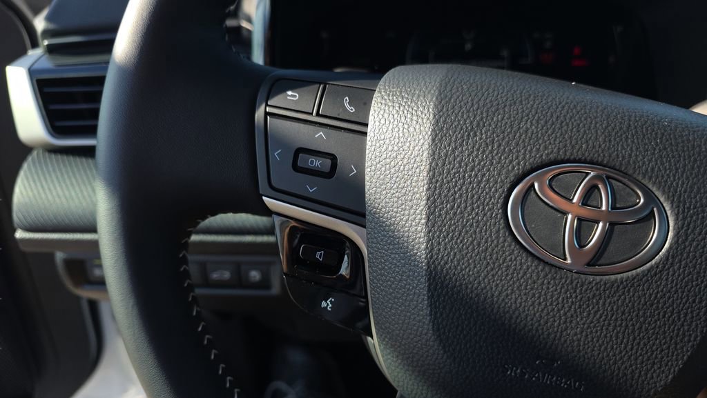 Used 2026 Toyota Camry SE FWD image 20