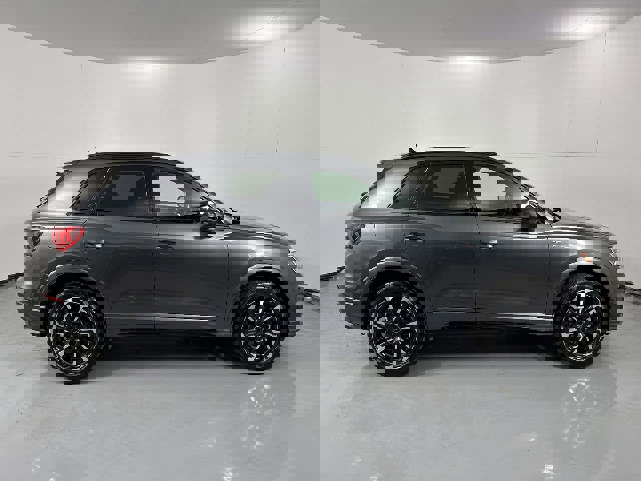 Used 2025 Audi Q3 2.0T Premium Plus w/ Premium Plus Package image 38