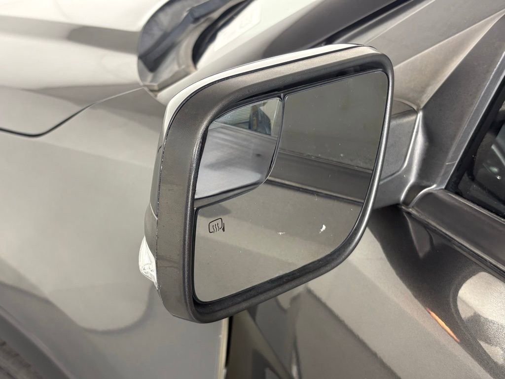 Used 2018 Ford Explorer XLT w/ Equipment Group 201A AWD/4WD image 12
