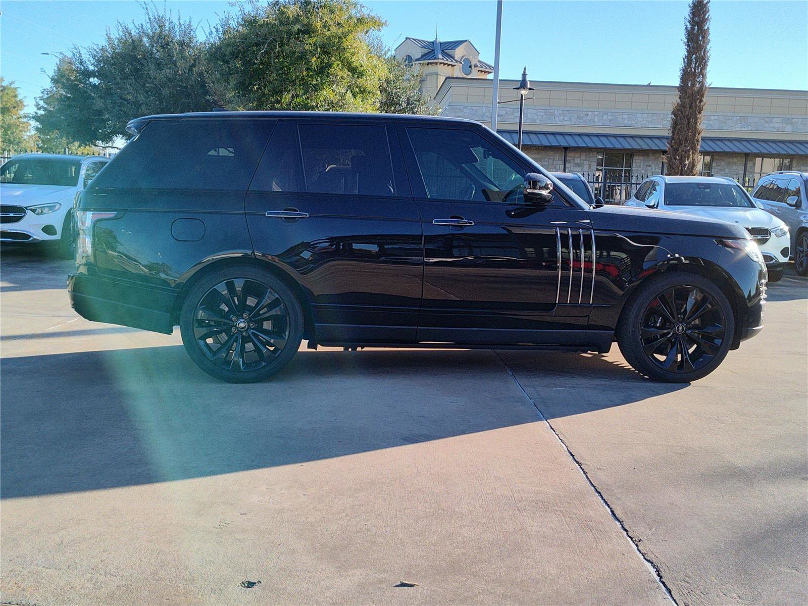 Used 2021 Land Rover Range Rover SV Autobiography Dynamic image 12