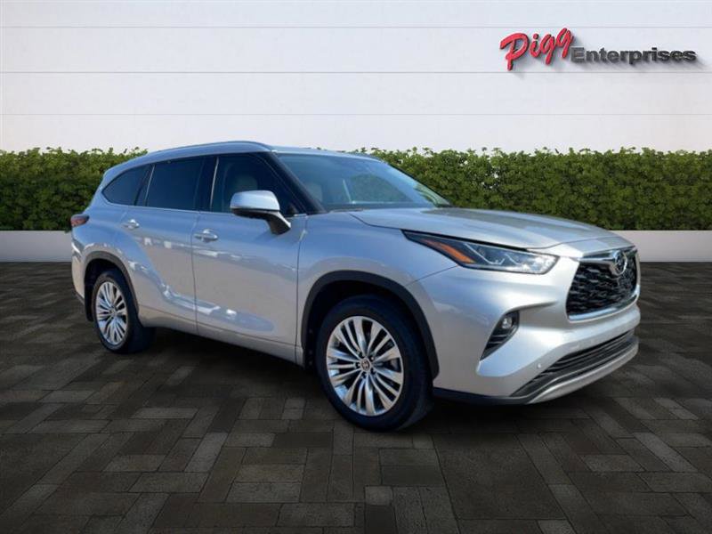 Used 2024 Toyota Highlander LE image 6