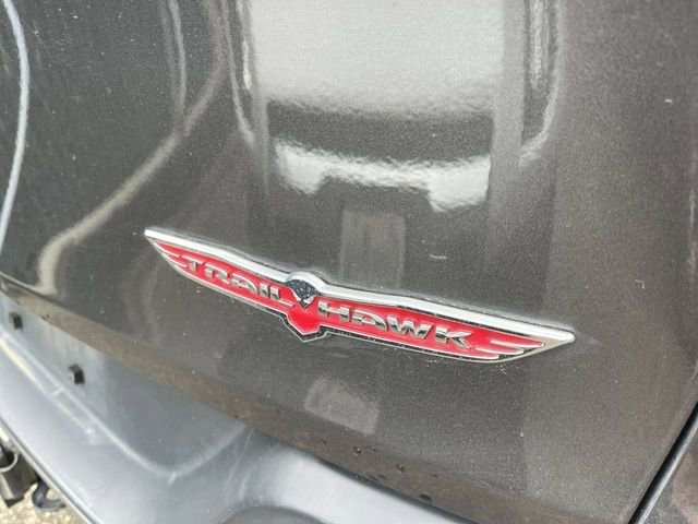 Used 2015 Jeep Cherokee Trailhawk AWD/4WD image 10