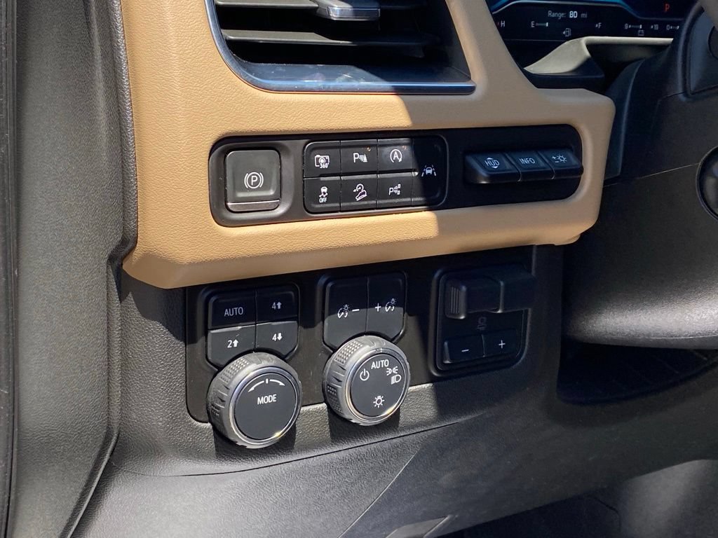 Used 2024 Chevrolet Suburban Premier w/ Advanced Technology Package AWD/4WD image 11