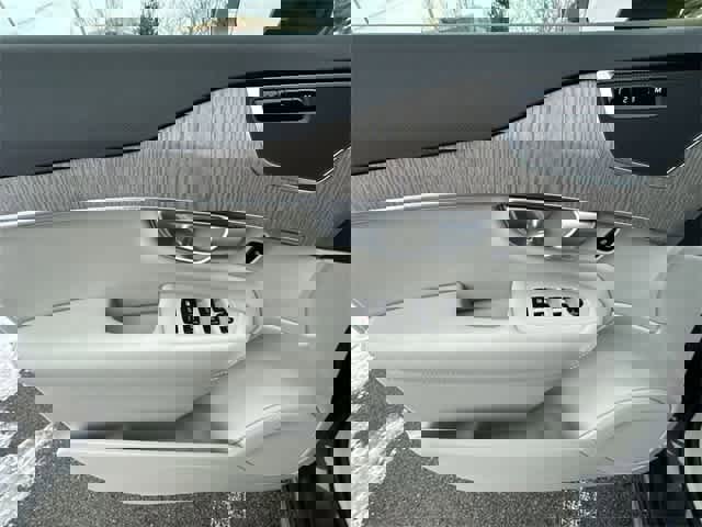 Used 2024 Volvo XC90 B6 Plus w/ Protection Package Premier image 19