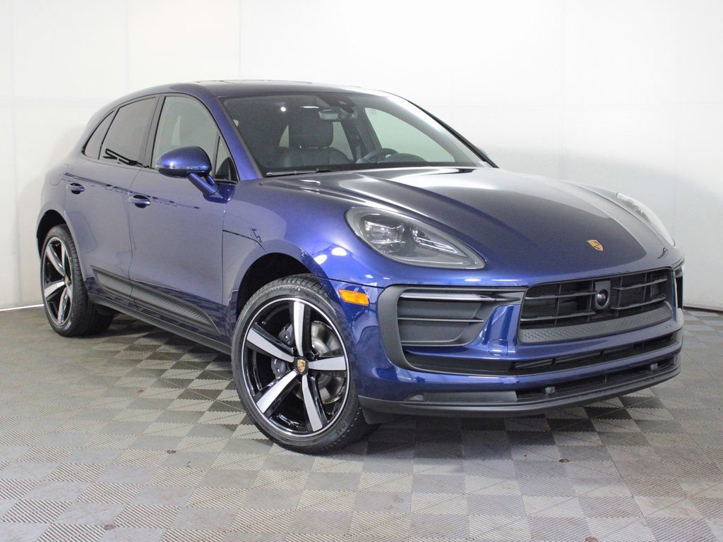 Certified 2025 Porsche Macan image 9