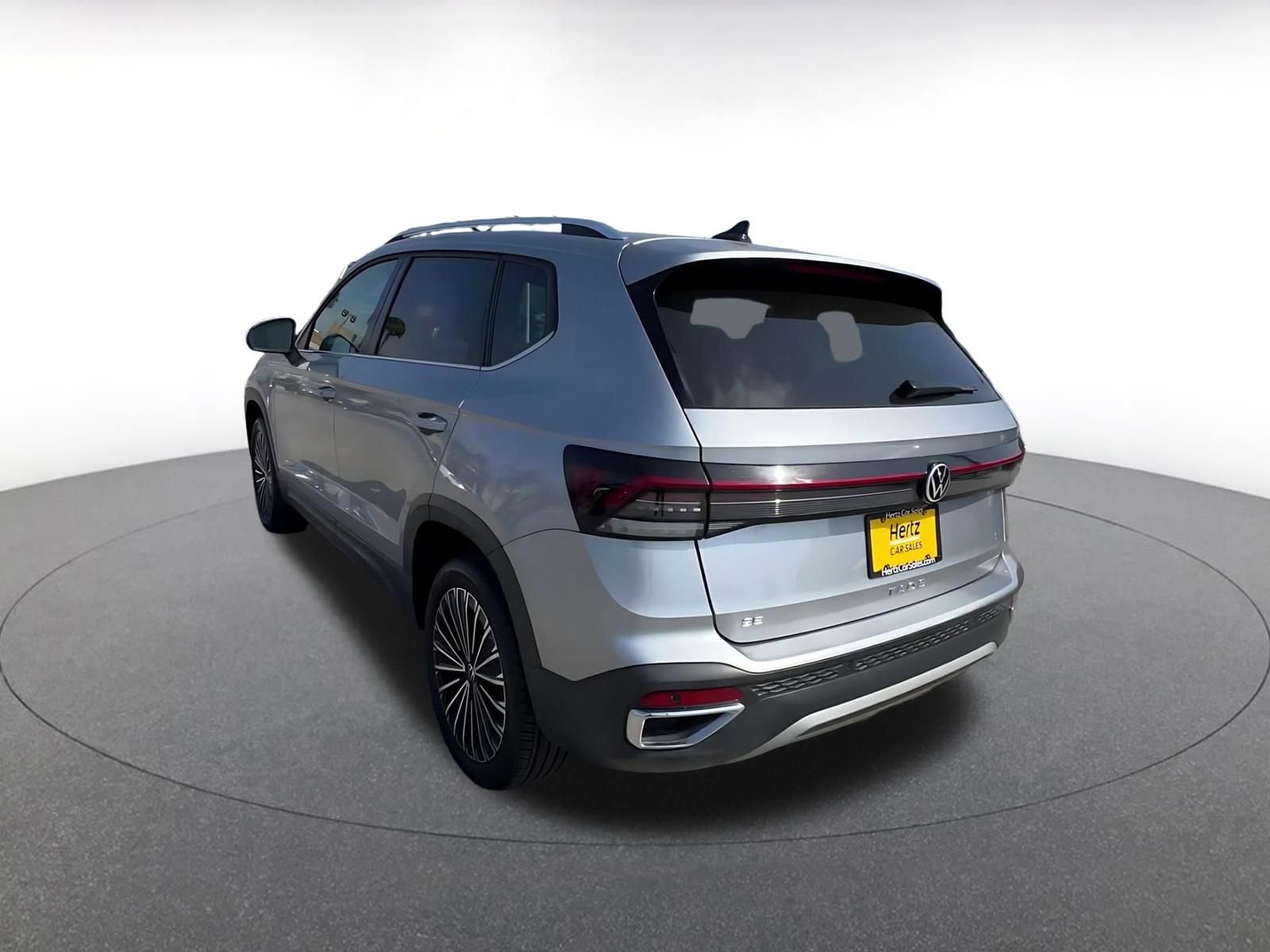 Used 2025 Volkswagen Taos SE FWD image 12