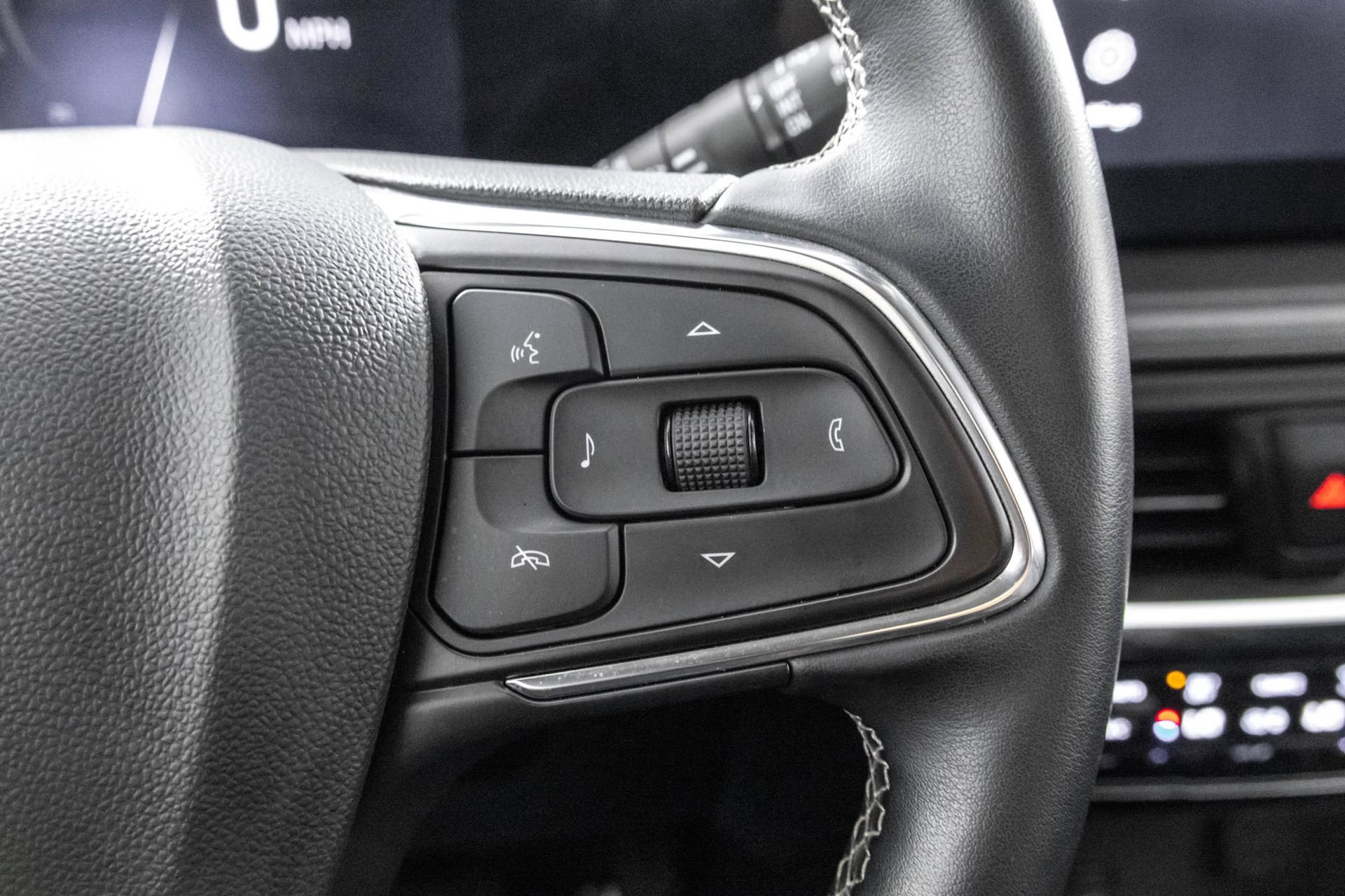 Used 2024 Buick Encore GX Avenir w/ Avenir Convenience Package FWD image 27