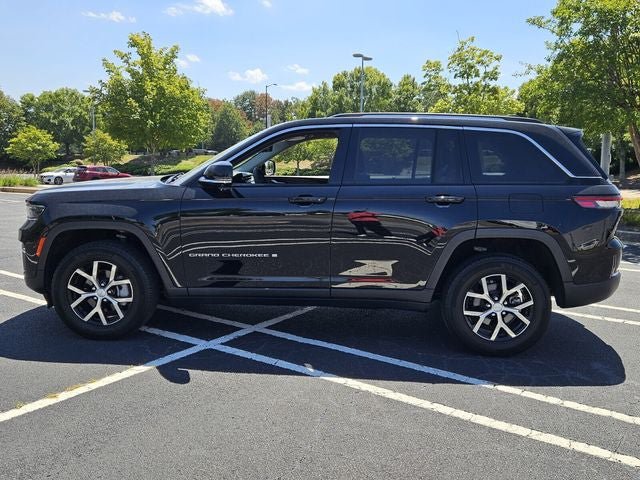 Used 2023 Jeep Grand Cherokee Limited w/ Luxury Tech Group II AWD/4WD image 6