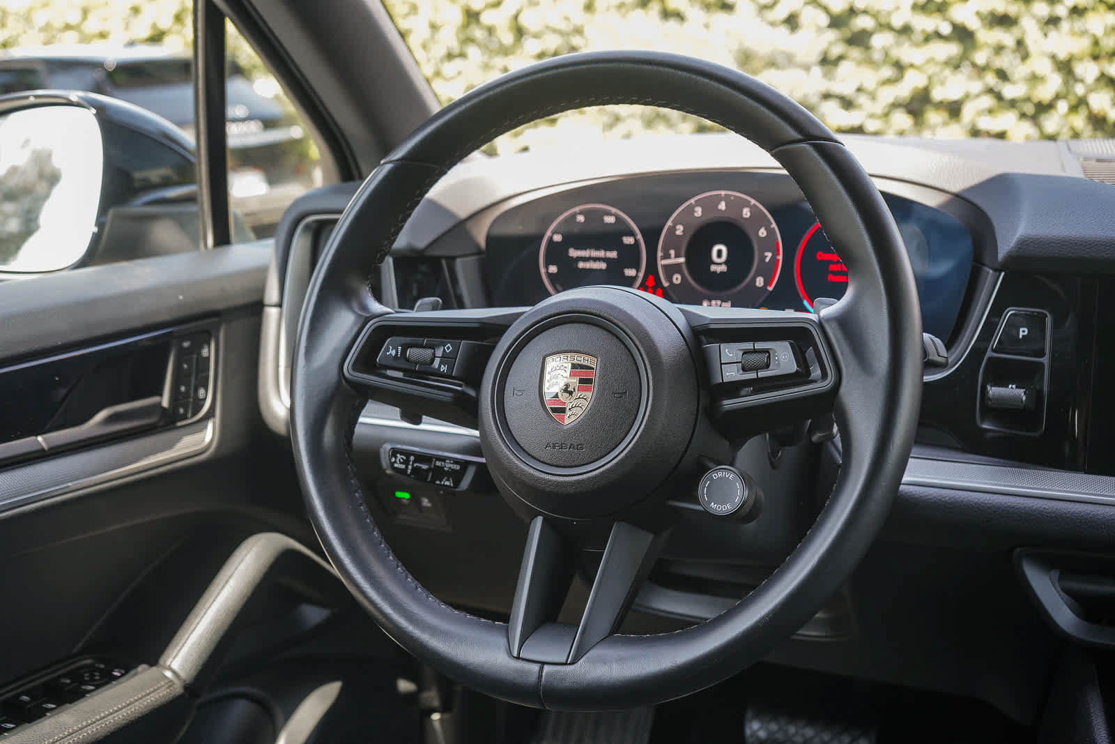 Used 2024 Porsche Cayenne AWD/4WD image 15