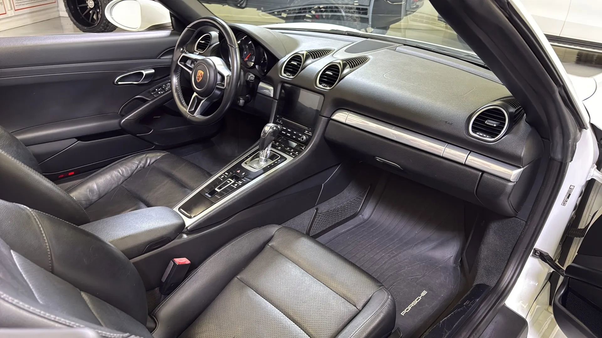Used 2018 Porsche 718 Boxster RWD image 21