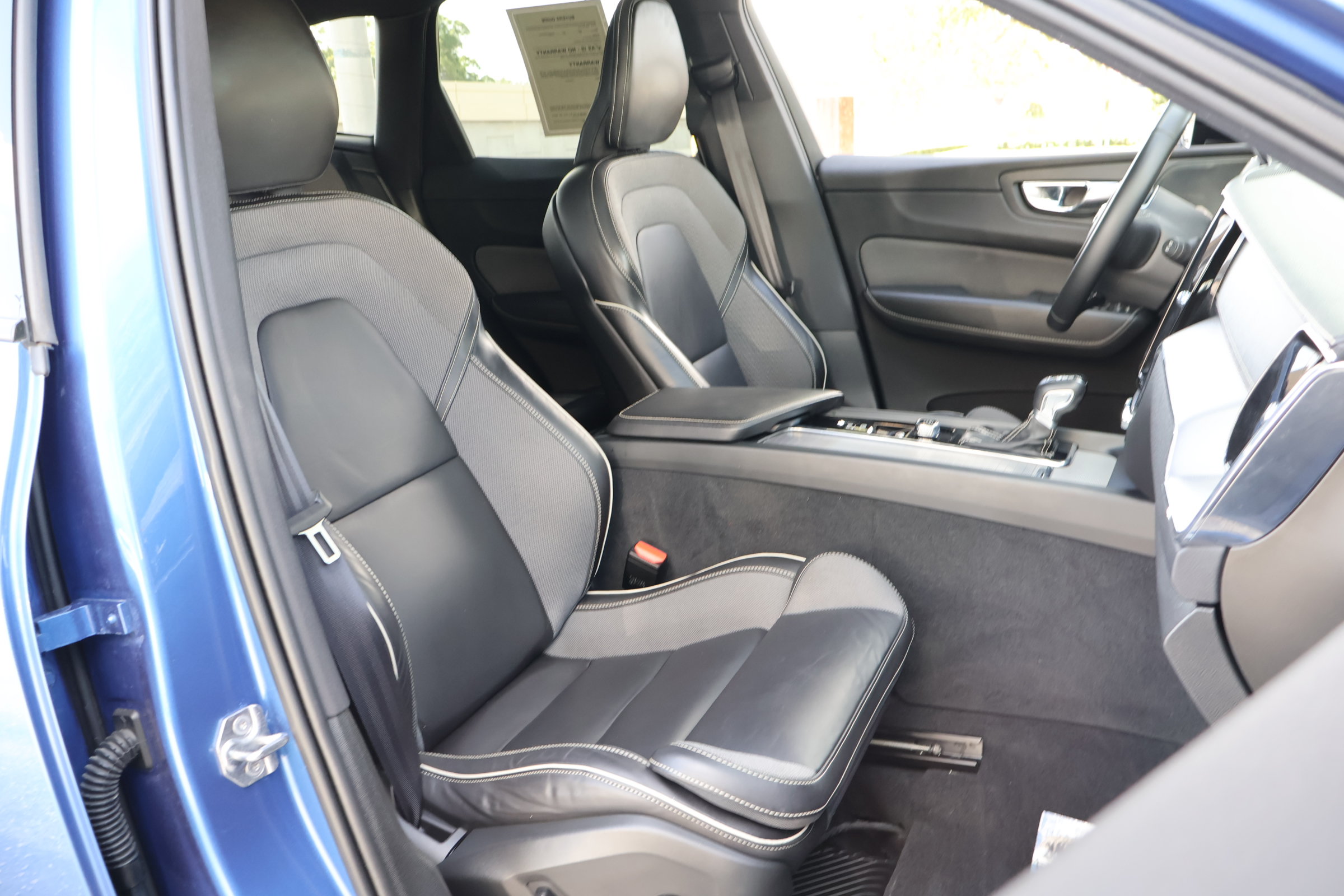 Used 2021 Volvo XC60 T6 R-Design w/ Advanced Package AWD/4WD image 21