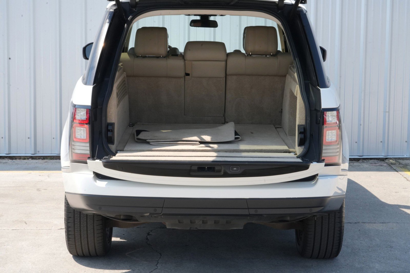 Used 2015 Land Rover Range Rover Supercharged image 9