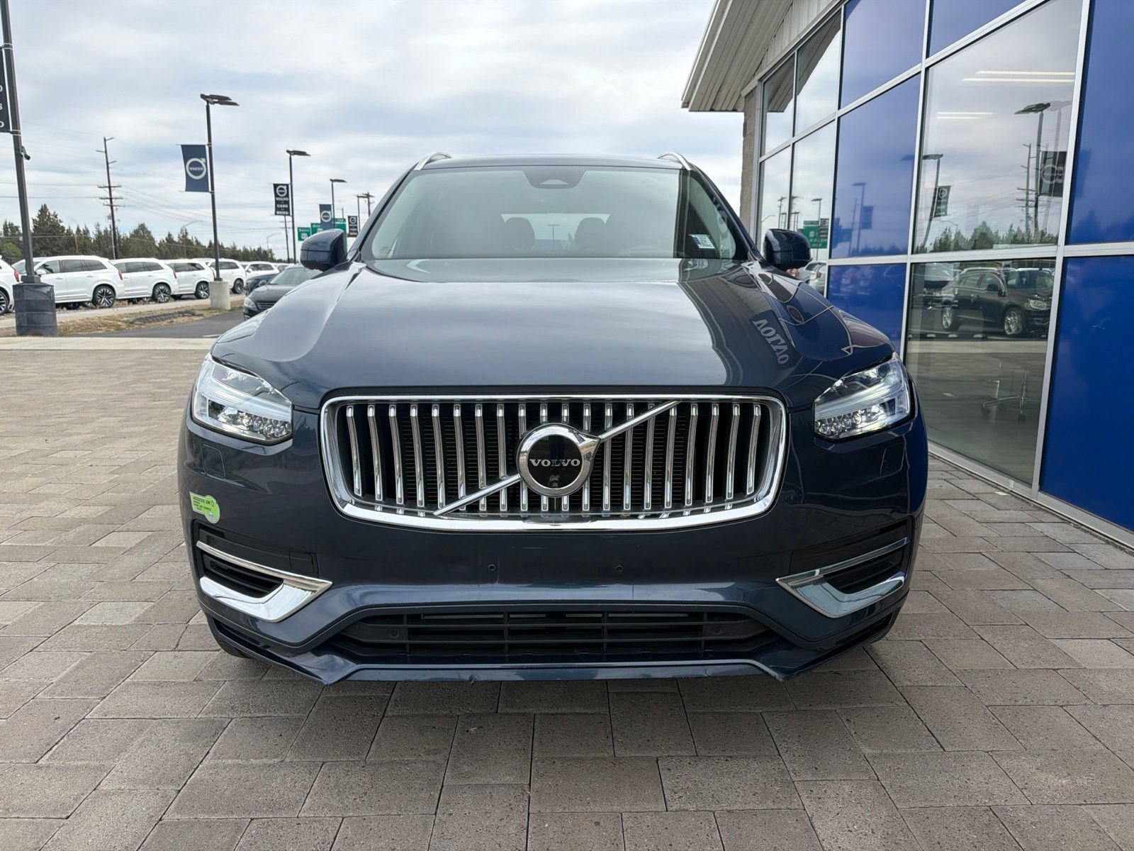 Used 2023 Volvo XC90 T8 Ultimate w/ Protection Package Premier AWD/4WD image 3