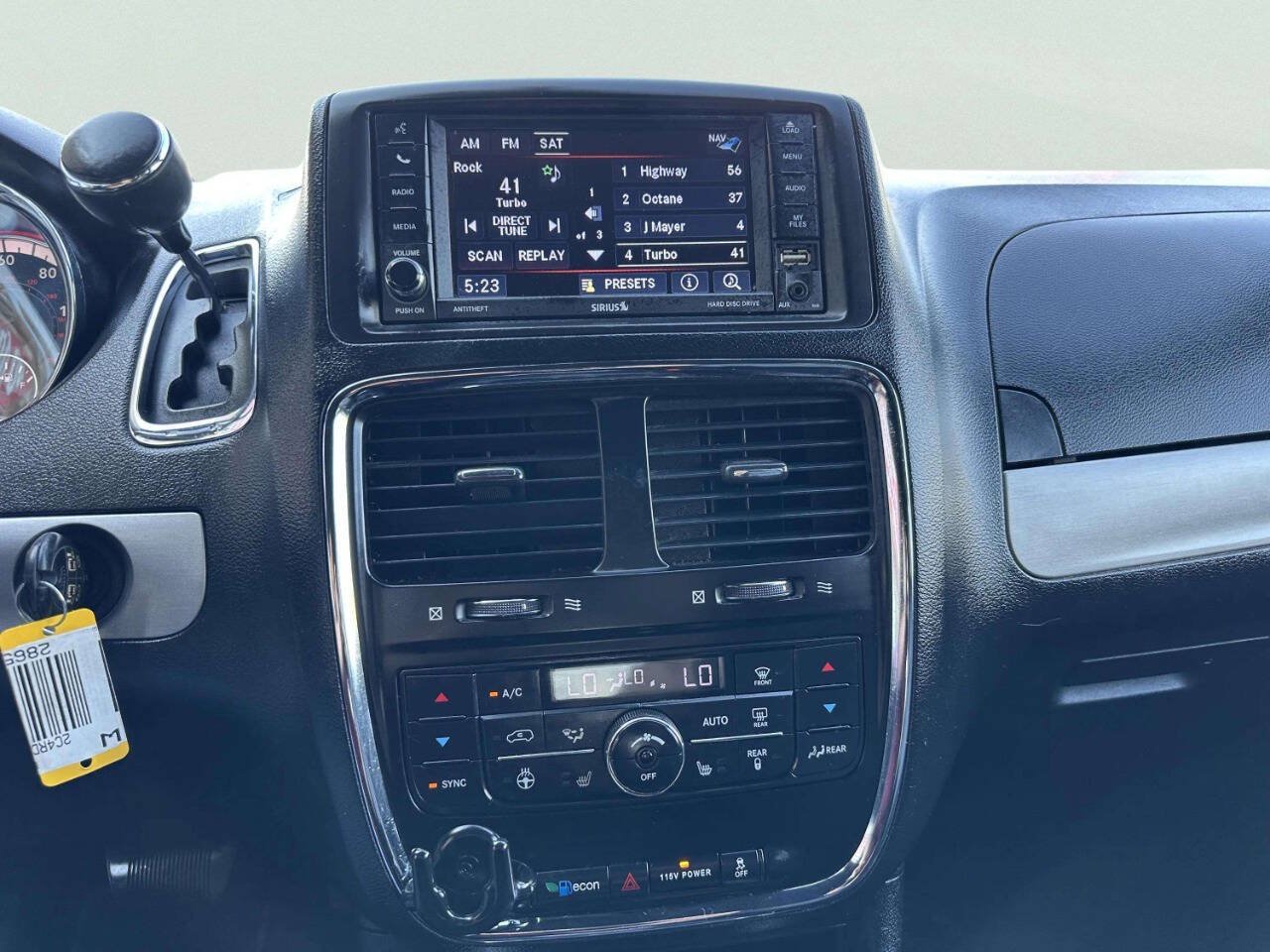 Used 2017 Dodge Grand Caravan GT FWD image 28