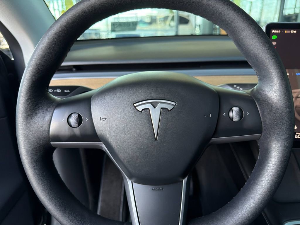 Used 2022 Tesla Model Y Long Range image 23