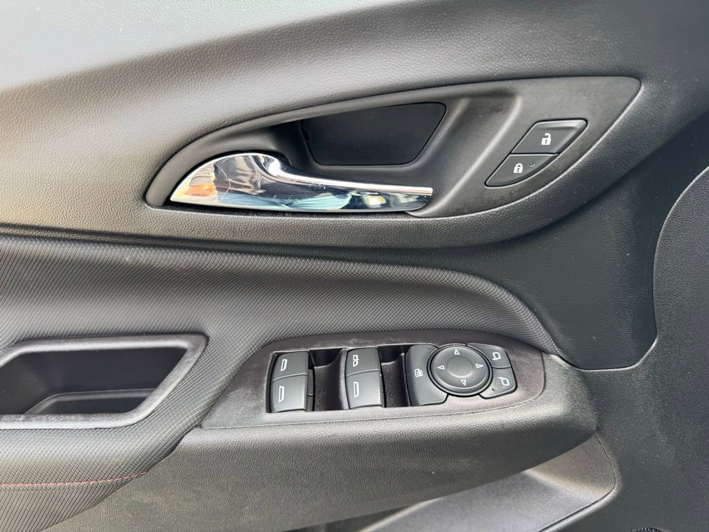 Used 2022 Chevrolet Equinox RS w/ RS Leather Package image 17