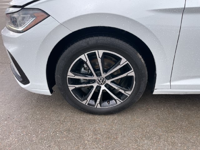 Used 2025 Volkswagen Jetta Sport FWD image 29