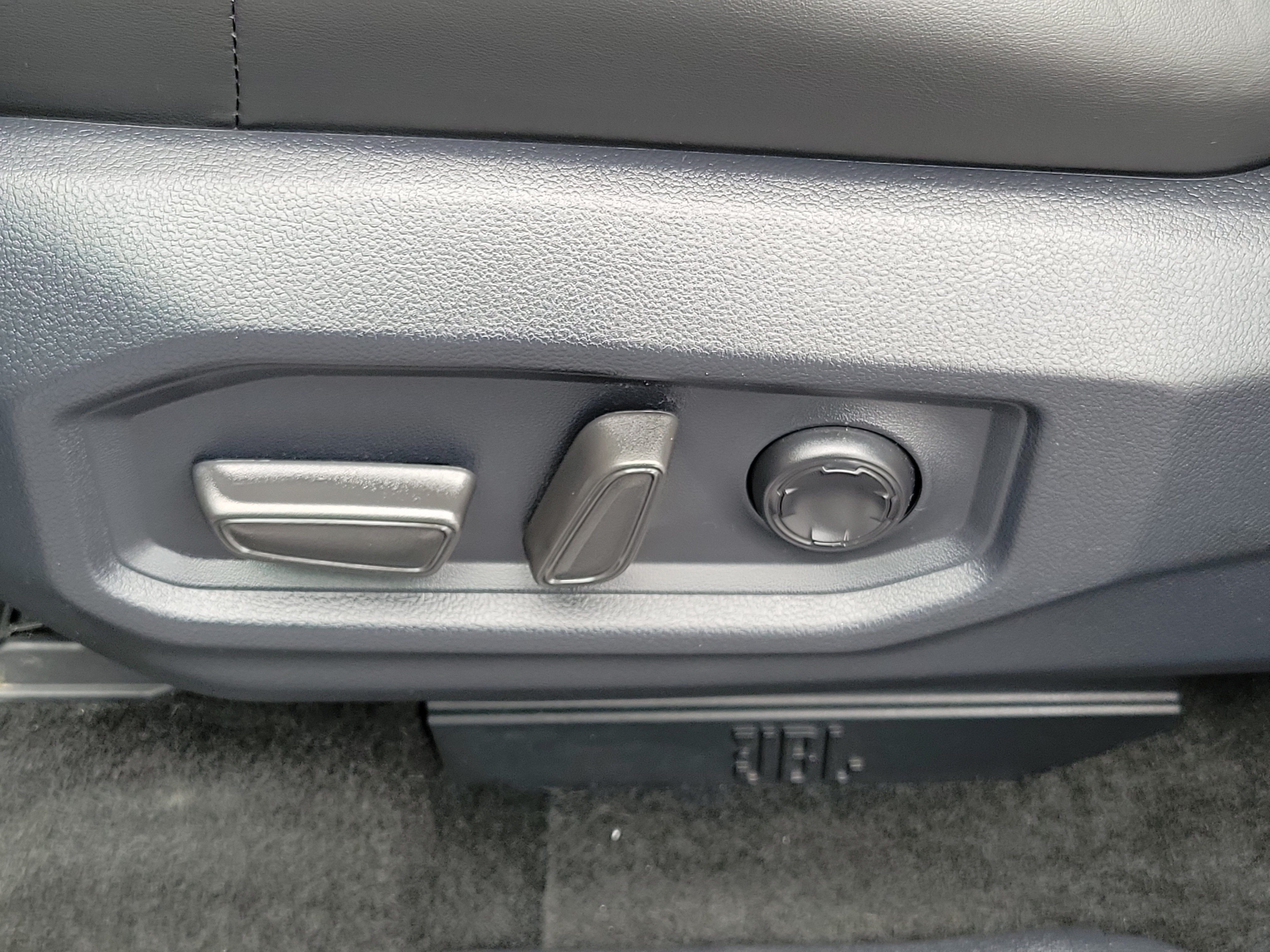 Certified 2025 Toyota Sequoia Platinum AWD/4WD image 22